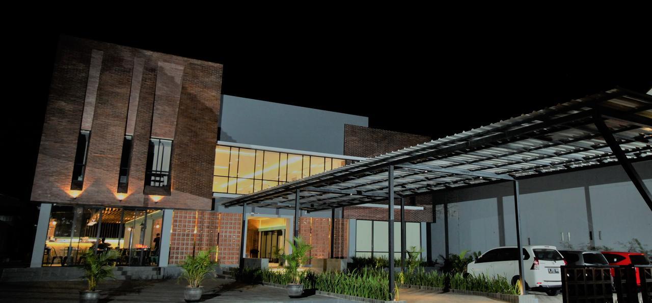 Fitra Hotel Majalengka Exterior photo